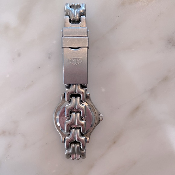 Vintage Tag Heuer woman watch. Needs new battery but in good shape.